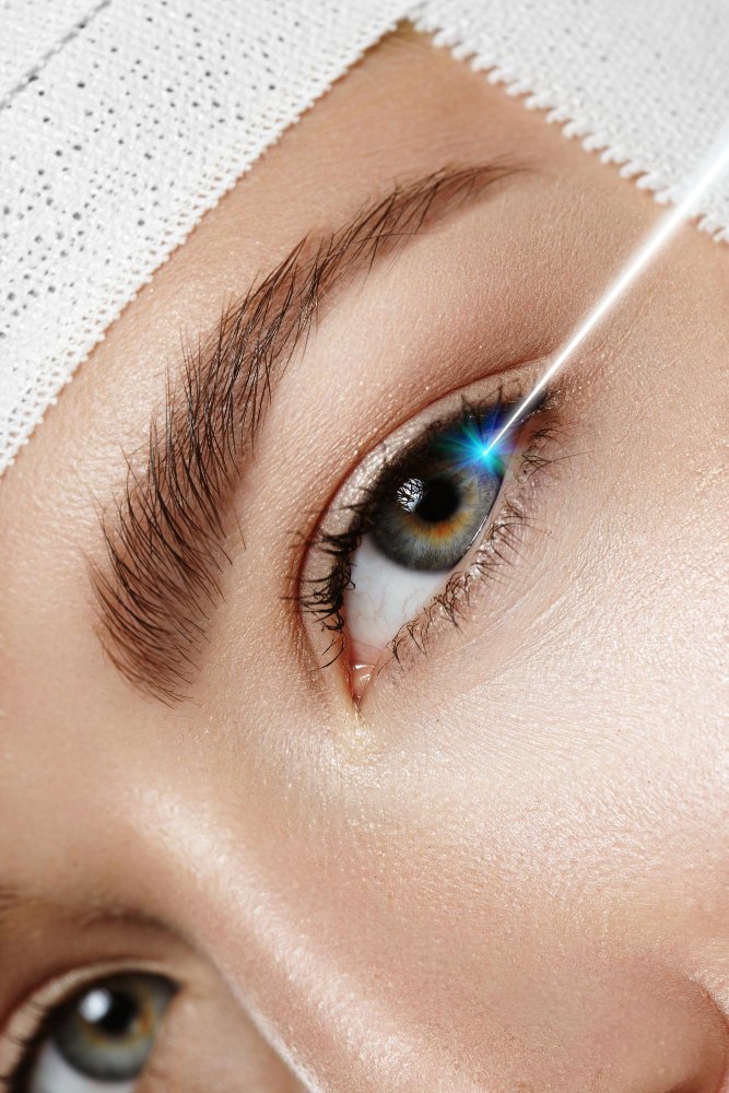Akių gydytojo konsultacija prieš kataraktos operaciją Cayra klinikoje