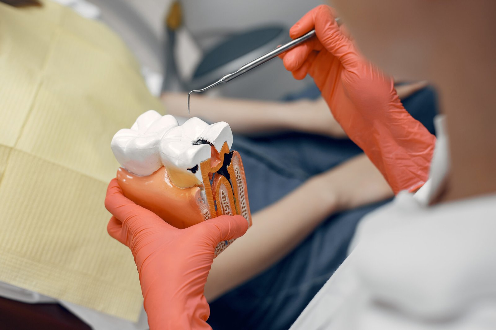 Mikroskopinis šaknies kanalų gydymas ir dantenų bei dantų išsaugojimas Cayra Clinic odontologijos centre