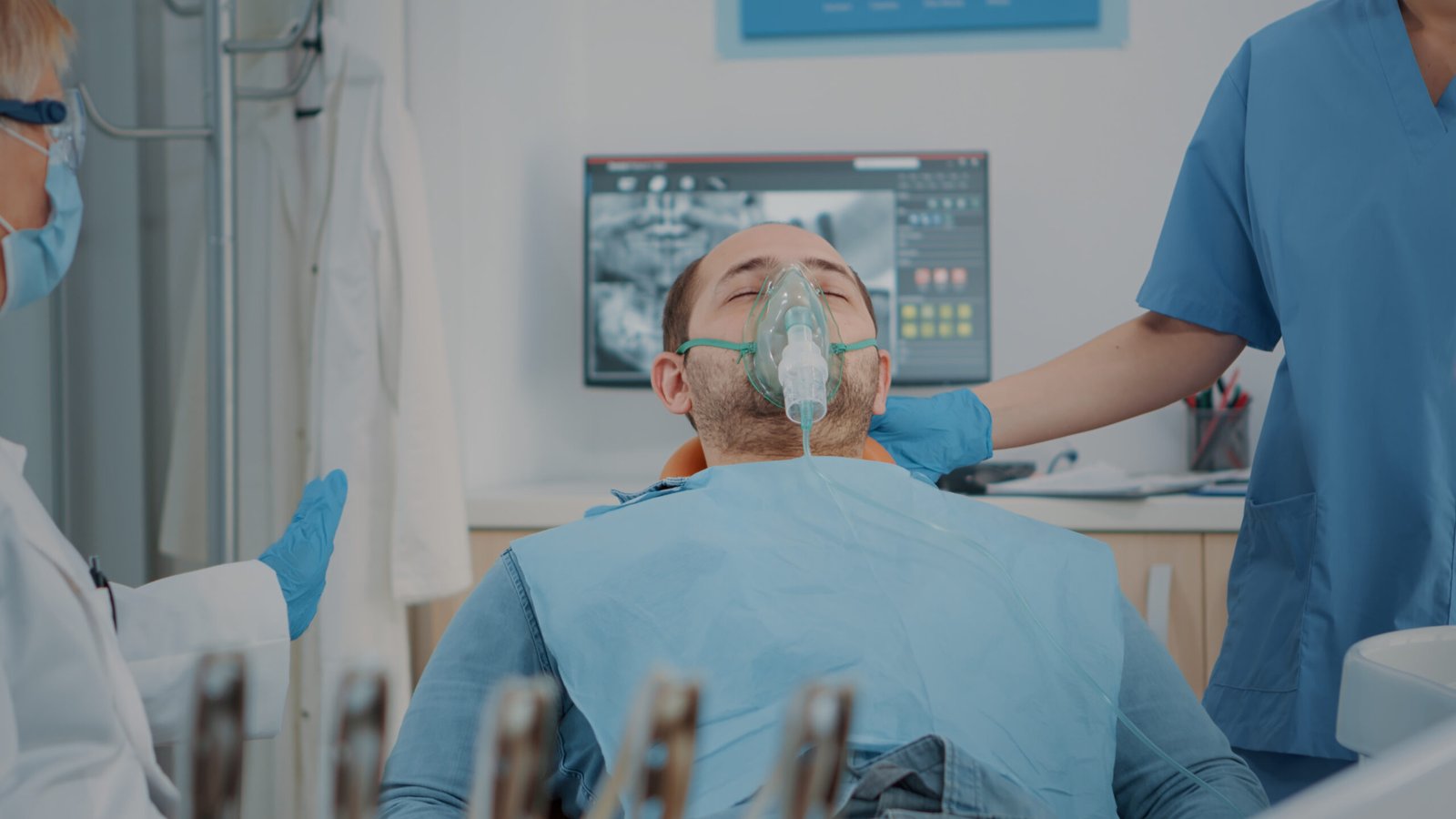 Saugus dantų gydymas su sedacija Turkijoje miego metu Cayra Clinic klinikoje