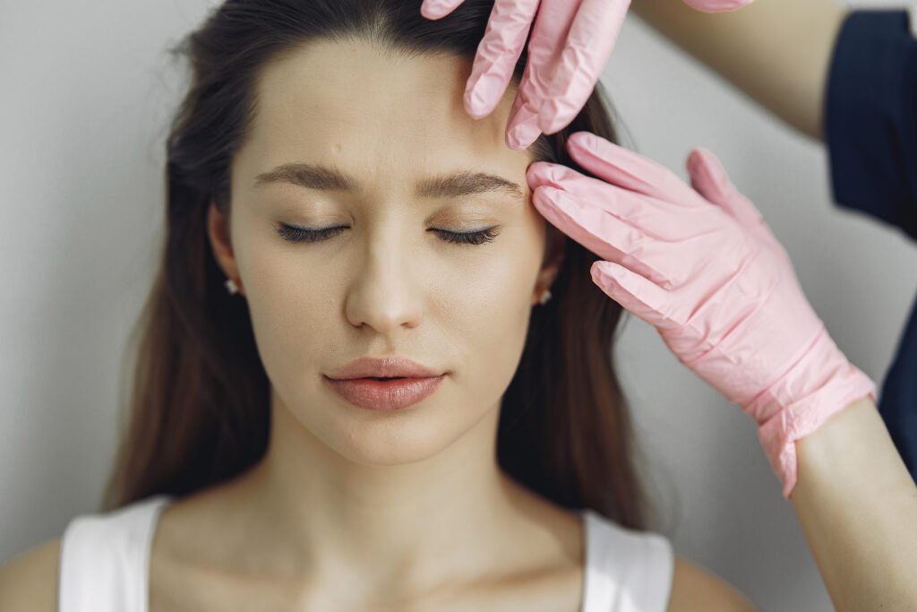 Apatinių vokų operacija ir paakių maišelių šalinimas patikimoje klinikoje Antalijoje
