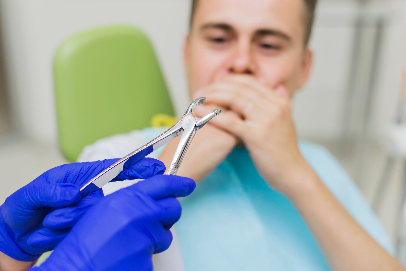 Danties rovimas ir vienmetė dantų implantacija Antalijoje